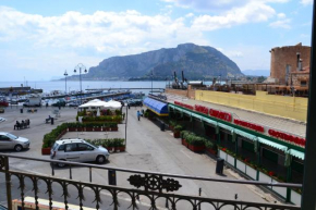 Гостиница Mondello Holidays  Монделло
